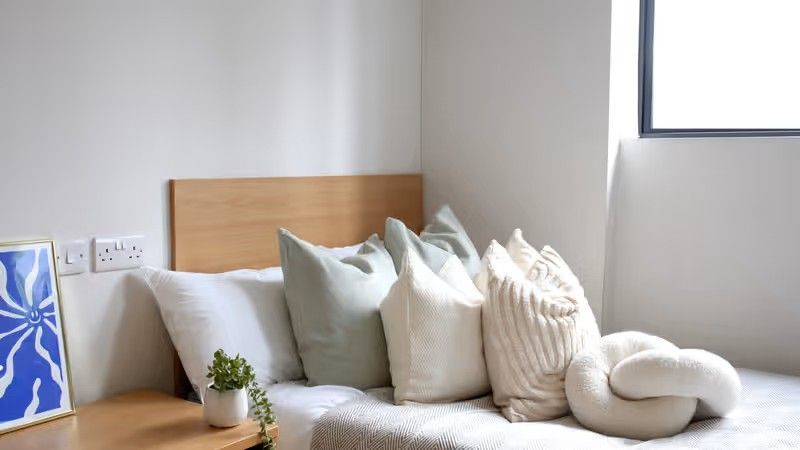 Classic 8 Bed Apartment - room